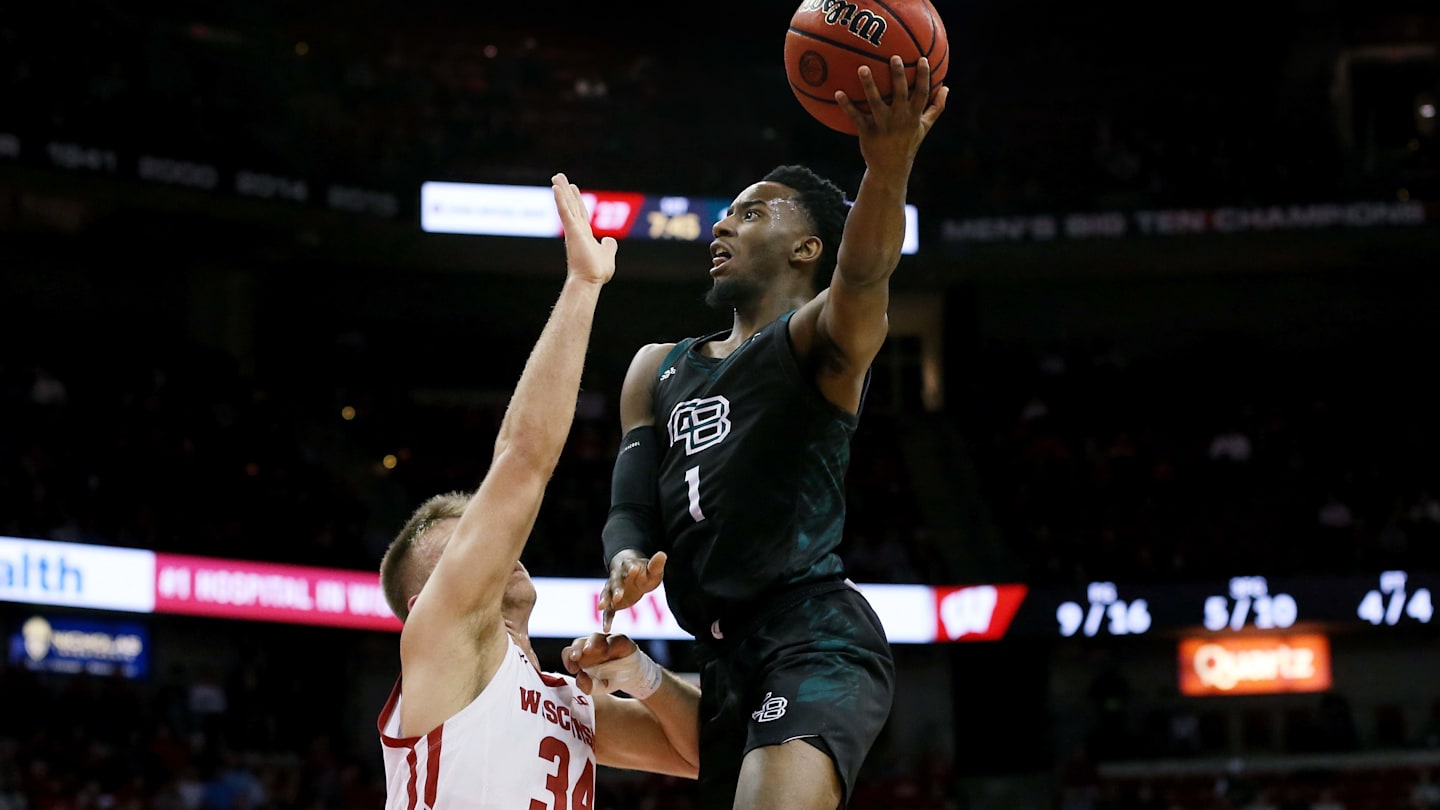 Oakland vs Green Bay Spread, Line, Odds, Predictions, Over/Under & Betting Insights for College