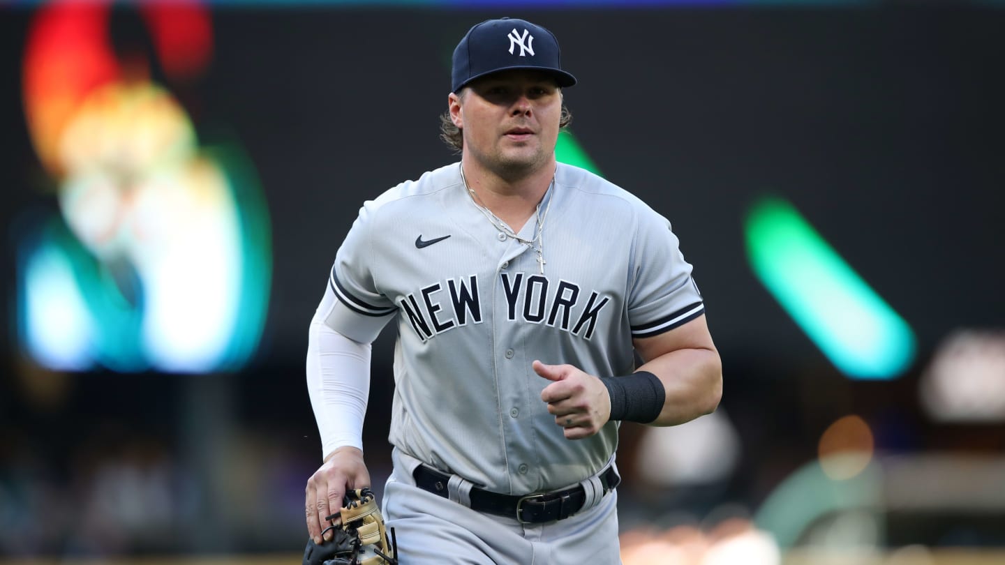 Yankees' Luke Voit lets bat do talking, then pulls a Stone Cold