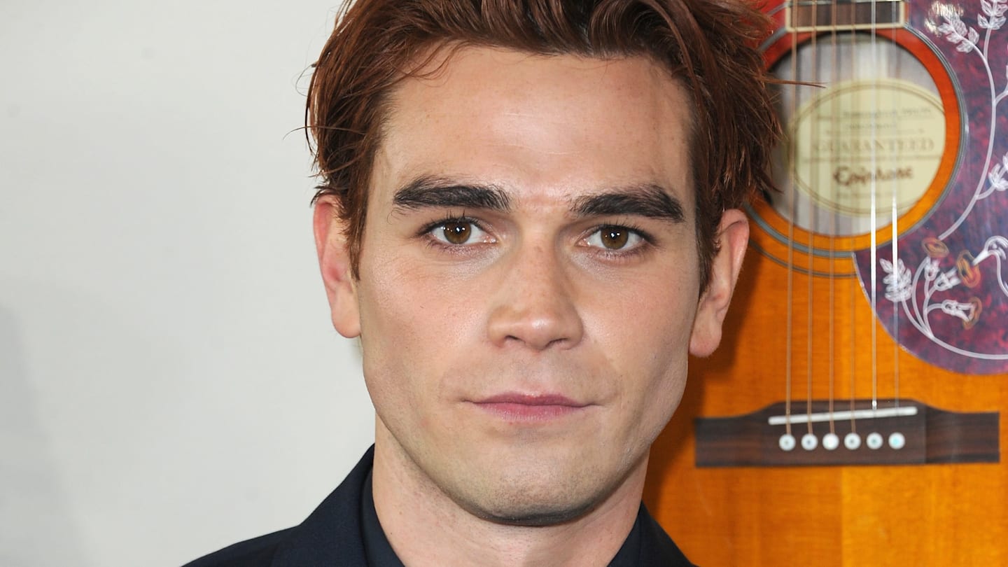 Riverdale’s KJ Apa and girlfriend Clara Berry are expecting!