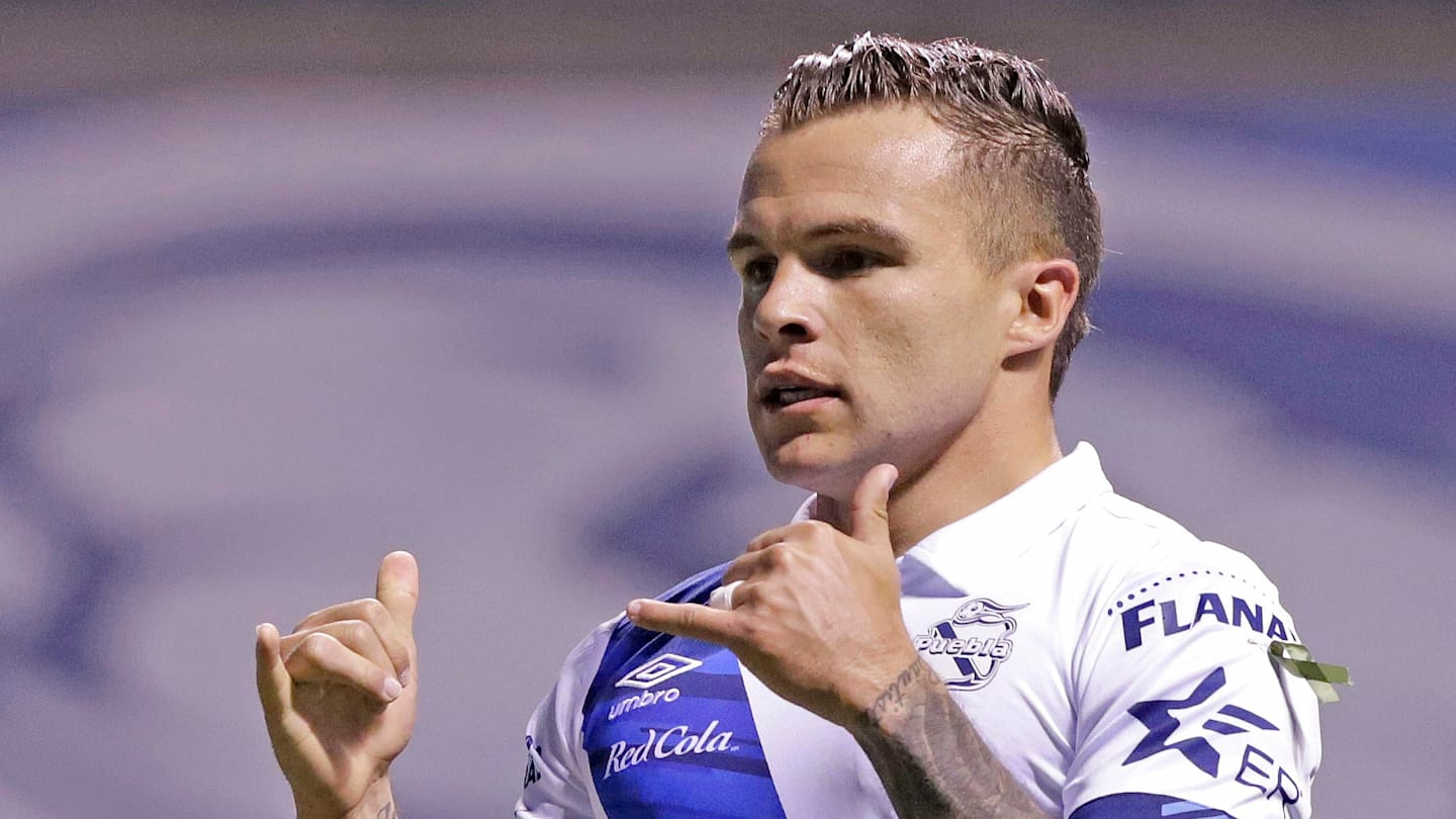 Rayados a la carga por Christian Tabó del Puebla.