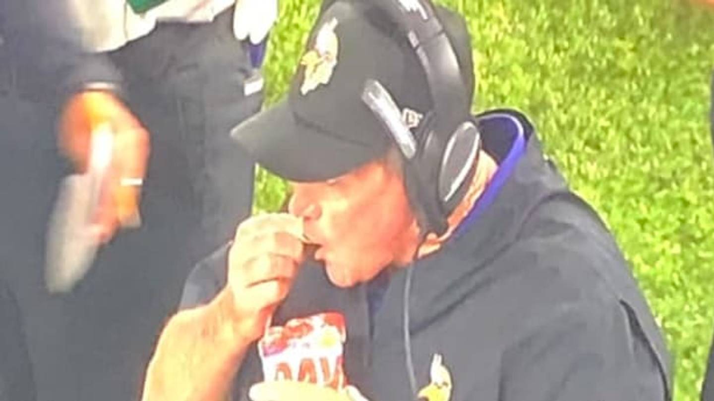VIDEO: Vikings' Mike Zimmer Apparently Sneaks Chewing Tobacco From Sunflower  Seeds Bag on Sideline