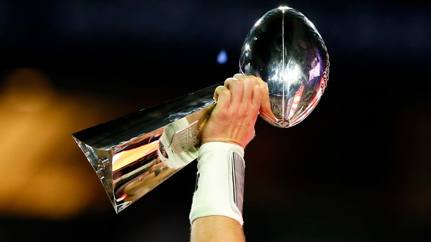 7 Best Fantasy Football Trophy Ideas (Updated 2022)