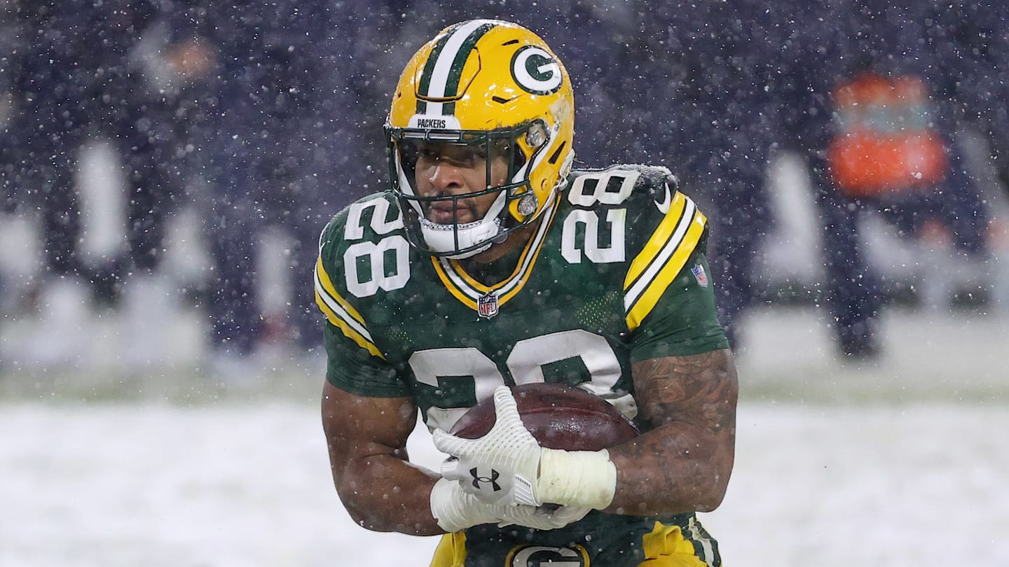 AJ Dillon Fantasy Outlook Includes Major Aaron Jones Handcuff Potential