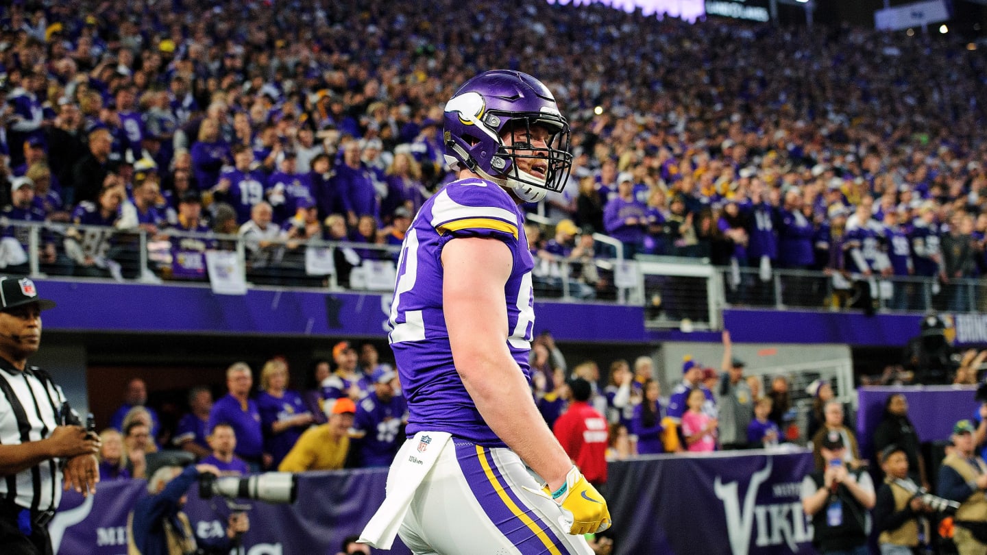 Kyle Rudolph Says Gloves Meant for Charity Were Sold on