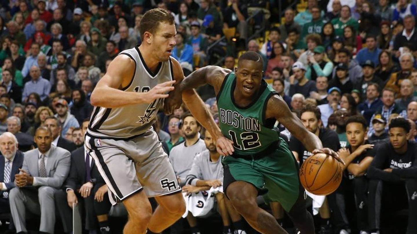 San Antonio Spurs David Lee a key player off the bench