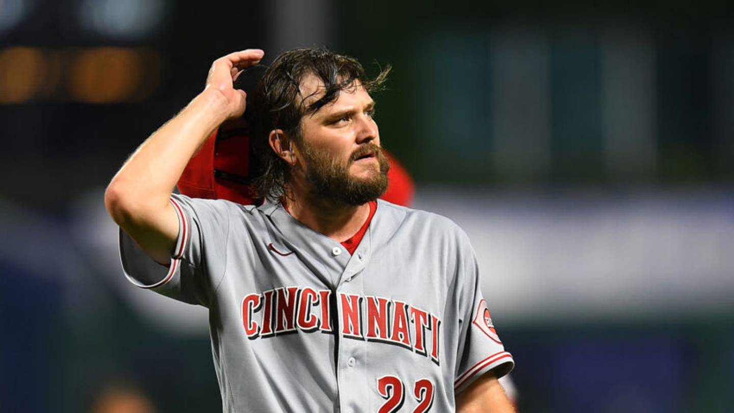 Reds: Adam Wainwright's new contract bodes well for Wade Miley