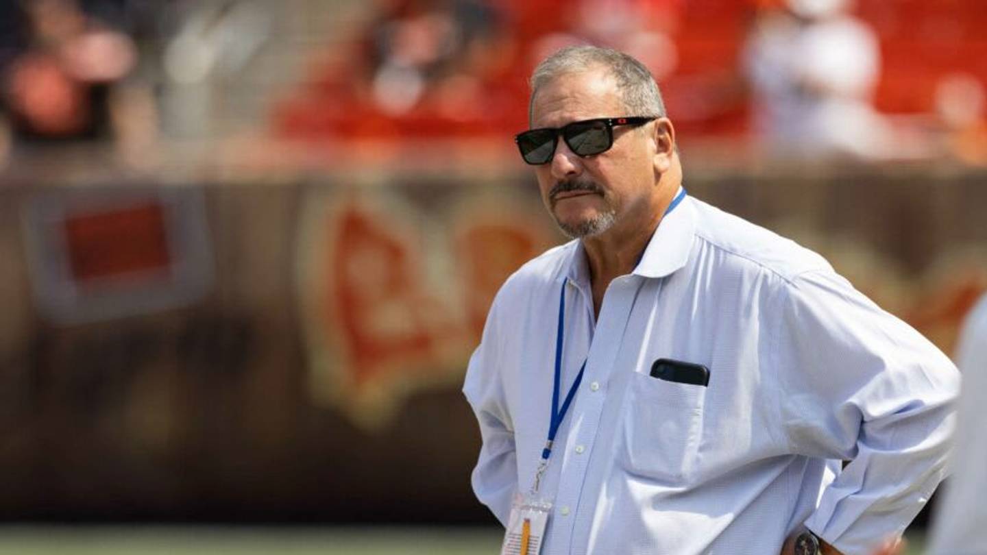 NY Giants' Dave Gettleman makes puzzling salary cap decision