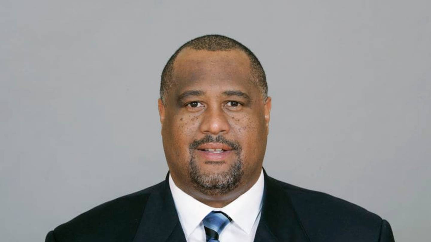 LA Rams reportedly dismiss running back coach Skip Peete.
