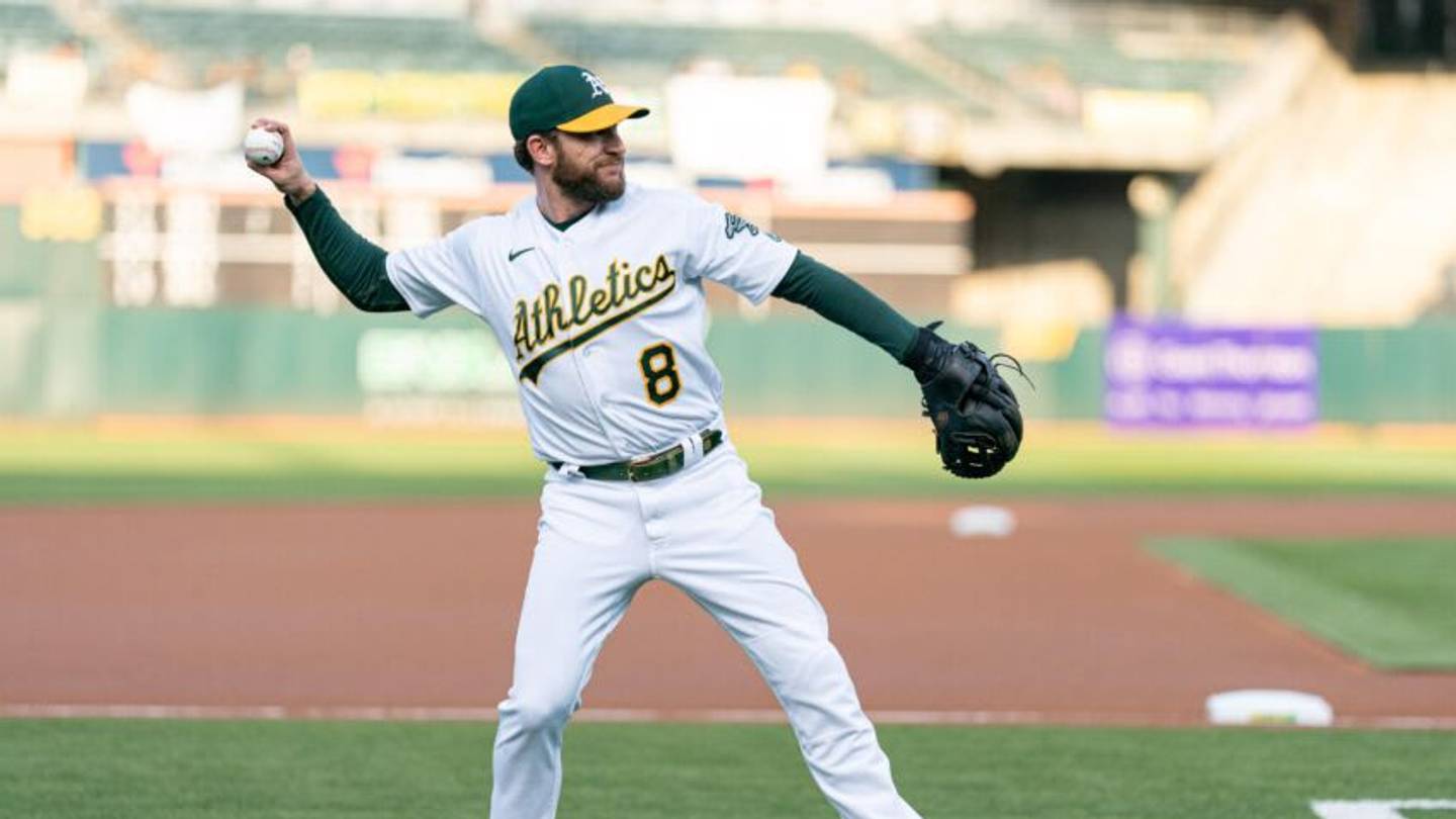 Oakland A's hand identical contracts to Stephen Vogt, Jed Lowrie