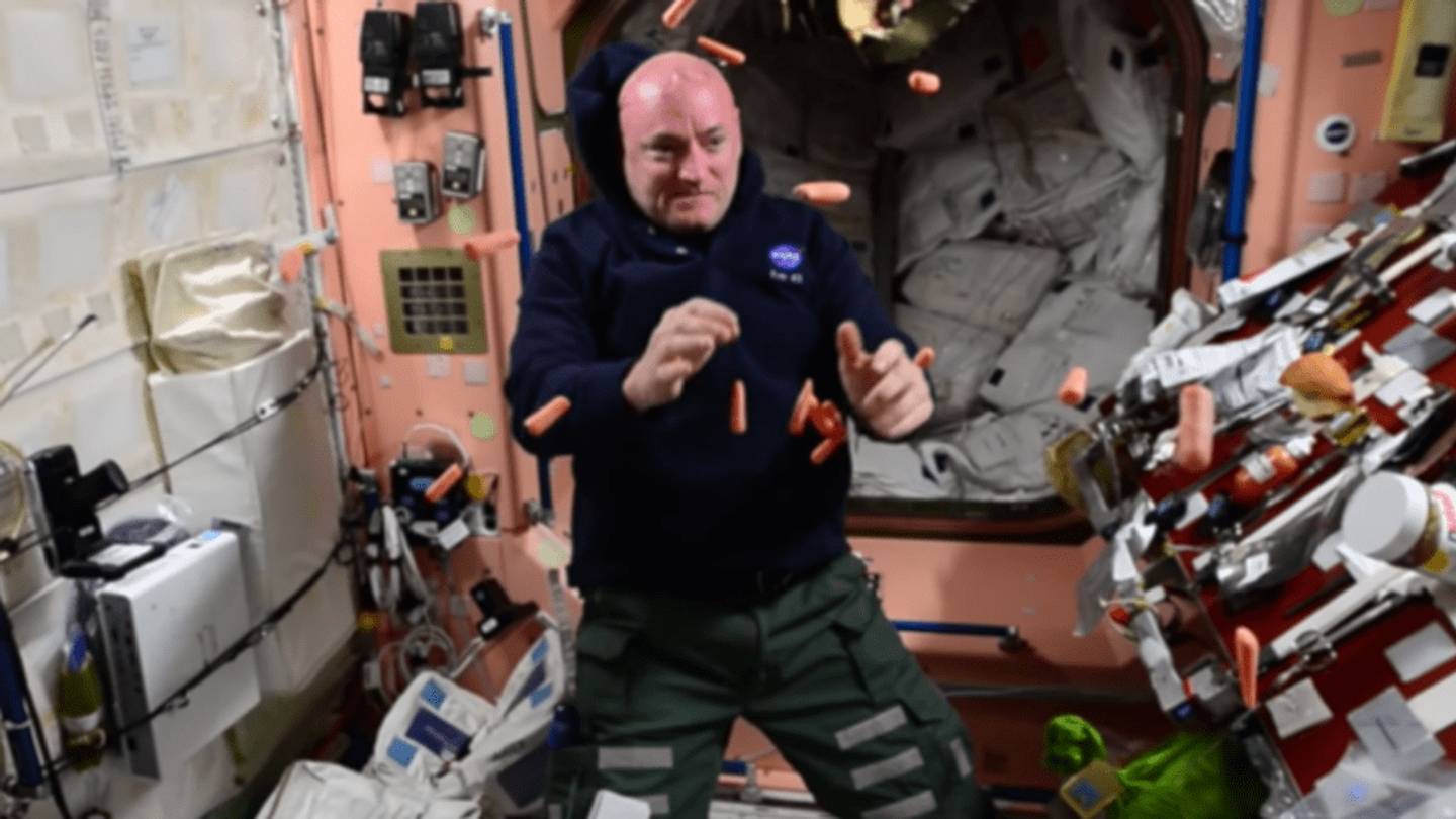 Astronaut Scott Kelly Breaks Record For Time Spent In Space Mental Floss