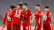 Neuzugänge unter sich: Torschütze Eric-Maxim Choupo-Moting (l.) und Marc Roca (r.)