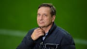 Horst Heldt handelte mit den Spielern erfolgreich einen Gehaltsverzicht aus