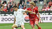 Erzielte in der letzten Saison drei Treffer gegen Köln: Robert Lewandowski (l.)