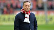 Horst Heldt spricht öffentlich über mögliche Neuzugänge - und das kommt nicht gut an