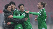 Hannover-Coach Kocak möchte Haraguchi (im Arm) gerne behalten