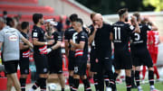Uwe Rösler darf seine Jungs weiterhin trainieren