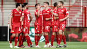 Der 1. FC Union Berlin jubelt gegen den SC Paderborn und feiert am 32. Spieltag den vorzeitigen Klassenerhalt.