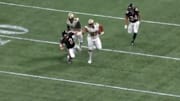 El novato de los Saints, C.J. Gardner, tumbó al marcador usando la fuerza de su brazo