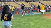 La invitación a Natti Natasha fue para el juego en el estadio de las Águilas Cibaeñas