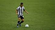 Grande contratação de 2020, Honda vai para o banco do Botafogo. 
