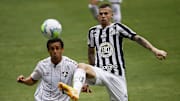 Fluminense e Santos se enfrentaram 101 vezes na história, sendo 40 vitórias do Peixe, 39 do Tricolor e 22 empates.