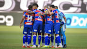 Fortaleza e Bahia se enfrentam pelo Brasileirão. 
