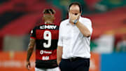 O Flamengo precisa voltar a vencer no Campeonato Brasileiro; time não ganhou nenhum dos últimos três compromissos 