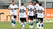 O Coritiba quer se manter longe da zona da degola, enquanto o Santos quer se colocar entre os favoritos ao G4.  