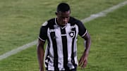 Benevenuto, ex-Botafogo, foi acusado de agressão pela ex-namorada. 