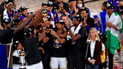 Los Lakers lucen ahora más fuertes con una mejoría en su segunda unidad