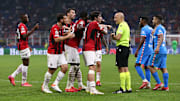 Il rigore fischiato da Cüneyt Çakir e le proteste del Milan 
