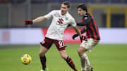 Belotti protegge palla su Tonali 