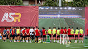 Il maxischermo fatto installare a Trigoria da Mourinho