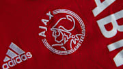 Ajax Amsterdam hat mit einem größeren Coronavirus-Ausbruch in der Mannschaft zu kämpfen