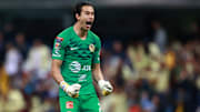 Oscar Jiménez atajando en América