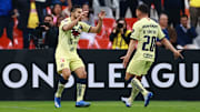 Jugadores del América celebran un gol ante el Atlanta United.