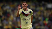 Richard Sánchez celebra un gol con el América.