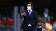 El entrenador Santiago Solari.