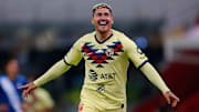 Nicolás Castillo sigue de cerca al América