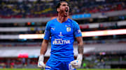 El portero Gil Alcalá celebra un gol con Querétaro.