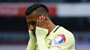 Cecilio Domínguez se lamenta en un partido entre América y Veracruz.