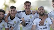 Leandro Paredes avec Dybala et Sergio Agüero en sélection argentine. 