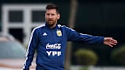Argentina Training Session - Messi con el buzo que mejor le queda: el de la Selección Argentina.