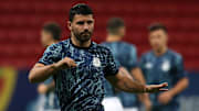 El Kun Agüero calentando la copa América
