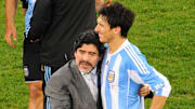 Maradona e Burdisso con la Nazionale argentina