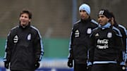 Argentina's striker Lionel Messi (L) - Messi, Tevez y Di María, tres que saben lo que es levantar la Champions.
