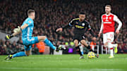 Gabriel Jesus face à Bernt Leno et Calum Chambers