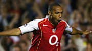 Henry celebra un gol