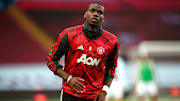 Paul Pogba à l'échauffement avant le match face à Aston Villa