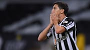 Nacho Fernández joga partida contra o São Paulo após sua avó falecer na Argentina.